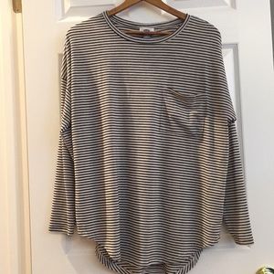 Light weight swing sweater curved hem